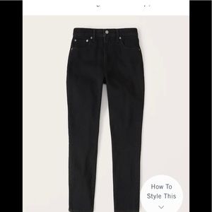 NWT Abercrombie High Rise Skinny Jeans
Size 25 short